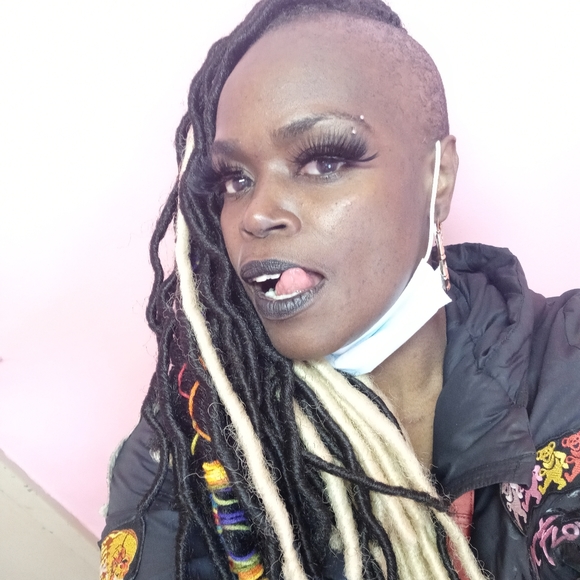 Meet your Posher, Lynn - Picture 1 of 1